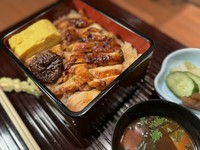 炭火焼き鳥に、焼き葱、椎茸などを盛り込んだ、ボリューム満点のお食事です。
