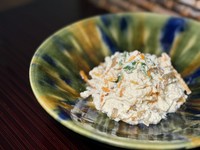 女将特製の完全無添加！季節のお野菜でつくる優しくクリーミーな白和えです。
数量限定でご用意しております。