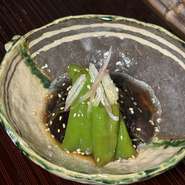 旬のお野菜や食材でおつくりする揚げ浸しです。

