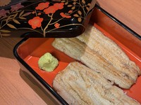 鰻本来の味を楽しめます。高品質で肉厚な円相の鰻をご堪能ください。山葵?油もしくは柚子胡椒でどうぞ。