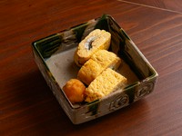 ふんわり甘い玉子焼と、蒲焼の香ばしさが絶妙なバランスです。
