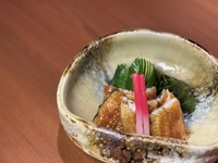 土佐酢の酸味と蒲焼の甘さが相性抜群です。
うなぎ好きには定番の逸品