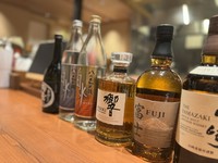 近年需要が高まるジャパニーズウイスキーをはじめ、鰻と楽しみたい酒を各種取り揃えています。ドリンクメニュー詳細は店舗にてご確認ください。