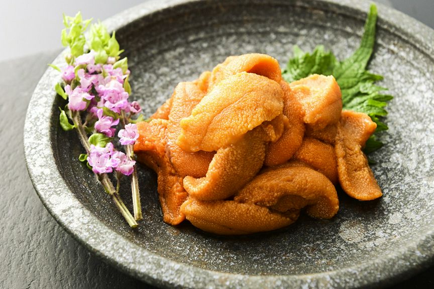  赤うに刺（バフン）　白うに刺（ムラサキ）