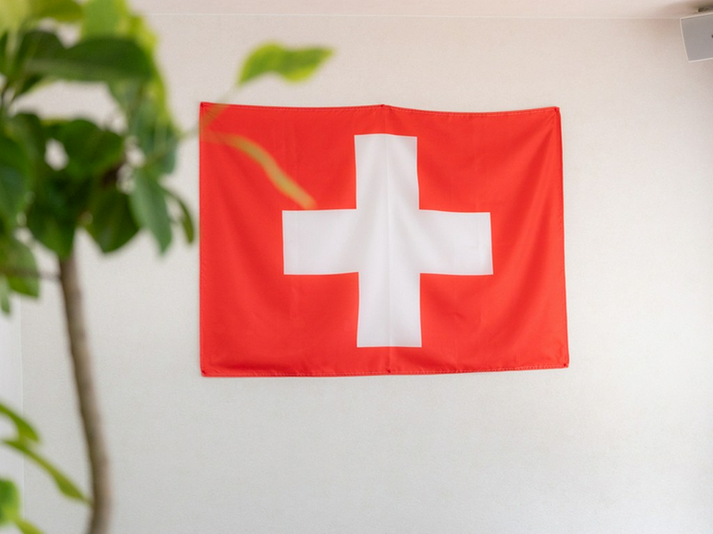 扉を開けた瞬間スイスムード。器にも空間にも宿る本場のこだわり