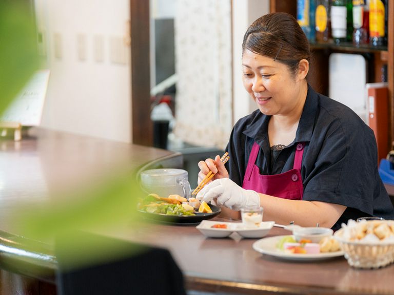 笑顔でつながる、スタッフ全員のチームプレー
