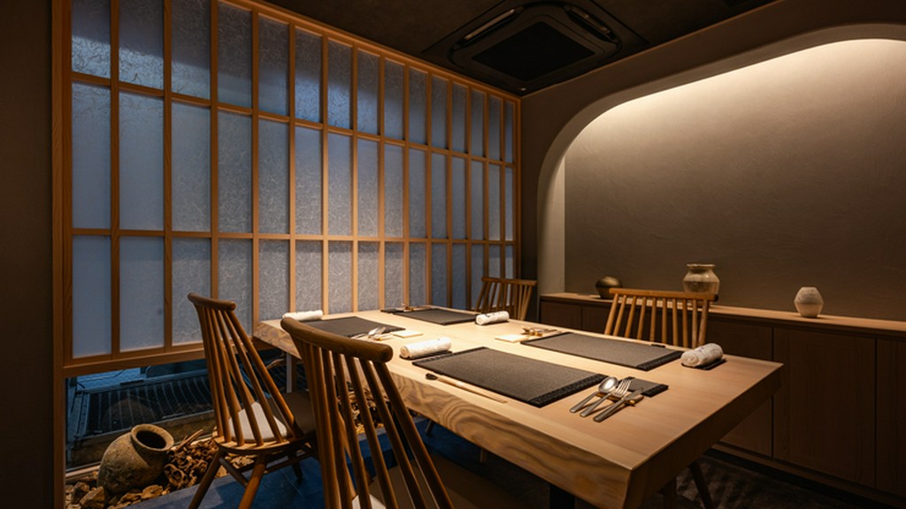 非日常の贅沢にひたれる、和の意匠が美しい2タイプの個室を用意