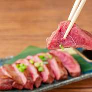 北海道ならではの上質な素材での焼肉を楽しめる、札幌市清田区の焼肉酒場。旭川から直送される、鮮度抜群の牛肉や羊肉での少し贅沢な焼肉を、リーズナブルに堪能できます。