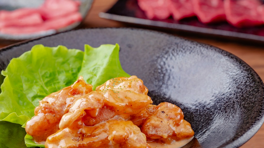 友人同士でわいわいと。旨い肉・料理にお酒も進む