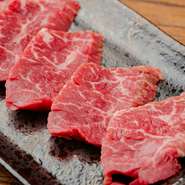 幅広い世代に親しまれるような、アットホームなおもてなしを意識。メニューも目で見て楽しめるように、カット・盛り付けから心配りを欠かさず、ゲストを笑顔にできるお店作りに日々向き合っています。