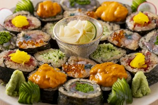 金沢を中心に、日本特有の四季を感じさせる逸品を提供