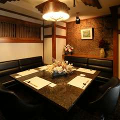 日頃の感謝を伝える大切な席は、シックで上品な個室がオススメ