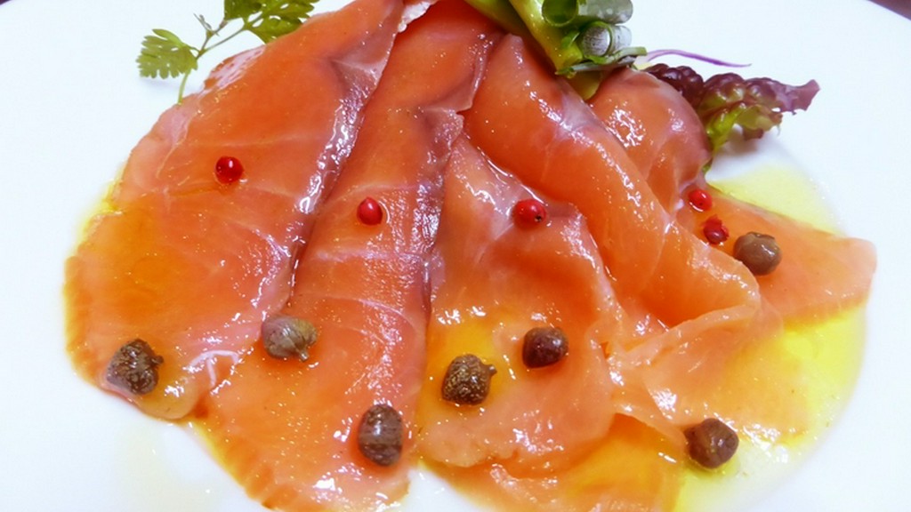 スモークサーモンのマリネ