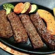 ハラミ肉はステーキとしても美味しく、やわらかい食感が楽しめます。バルサミコ酢でお召し上がりください。