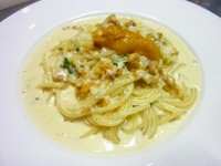 濃厚な生ウニを贅沢にたっぷり使ったクリームパスタです。
当店一番人気のメニューです。