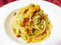 濃厚な生ウニを贅沢にたっぷり使い、オリーブオイルがウニの味を引き立てています。