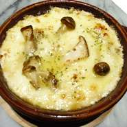 ３種類のキノコの入ったドリアです。キノコとバターの香りに、チーズの塩味が良くあいます。