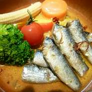 一番美味しい食べ方はやはりシンプルにホットで食す！です。オイルサーディンは世界各市で食べられていますが、「サーディン」の語源はイタリアのサルディニア島だとする説があります。