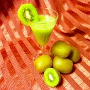 酸味と甘みのバランスの良いニュージーランド産のキウイを使ってゴローニャオリジナルのカクテルにいたしました。お酒にあまり強くない人でも飲みやすいカクテルです。