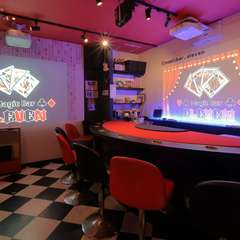 駅前でありながらも、都会の喧騒を忘れさせてくれる、非日常空間