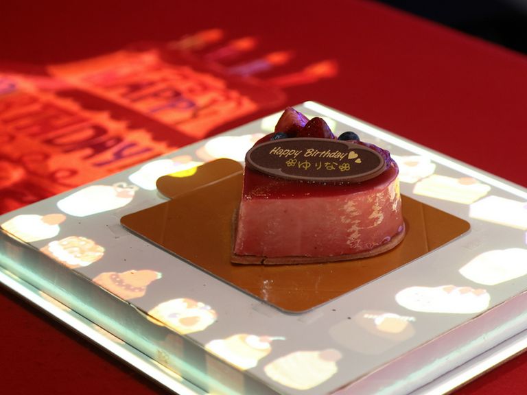 誕生日・記念日サプライズコースはケーキをお選びいただけます