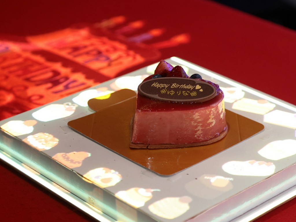 誕生日・記念日サプライズコースはケーキをお選びいただけます