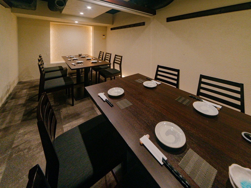 大切な方と過ごす特別な日。モダンでスタイリッシュな個室