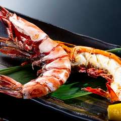凝縮された旨みが詰まり、大型の海老ならではの圧倒的な食べ応えも魅力『天然シータイガー炙り焼き』