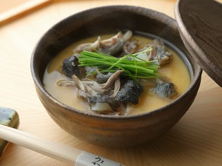 高級食材を惜しみなく注ぐ『フカヒレ・スッポン茶碗蒸し』