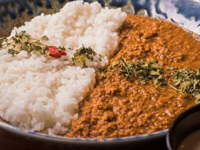 C.豚挽肉と唐辛子の薬膳カレー