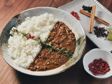 島豆腐と野菜出汁の薬膳キーマカレー