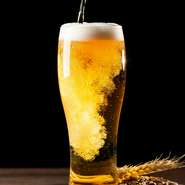 生のうまさにこだわり続ける黒ラベルだからこそ、常に、目指すのは「完璧」なうまさ。何杯飲んでも飲み飽きない、ビール好きの大人たちに愛されるビールへ。