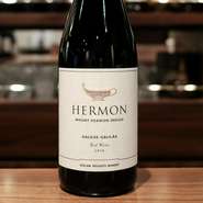 シルキーな質感、紅茶のニュアンスを湛えた風味豊かなミディアム・ボディ。
ケビン・コスナー愛飲のワイン。