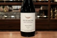 シルキーな質感、紅茶のニュアンスを湛えた風味豊かなミディアム・ボディ。
ケビン・コスナー愛飲のワイン。