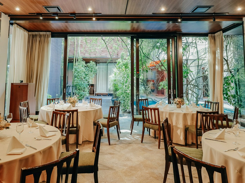 最大40名まで対応可。洗練された空間で繰り広げる華やかな宴