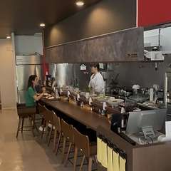 気軽に昼飲み・仕事終わりの一杯も楽しめるカウンター