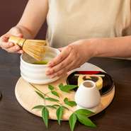 素朴で温かな空間は、気取らず過ごしたいデートや女子会使いにもぴったり。おむすび作りやお茶点てなどの体験型メニューもあり、いつもと一味違うデート・女子会を楽しめます。