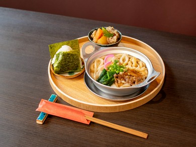 出汁のやさしい味わい。松山ご当地うどん『なべ焼きうどんセット』