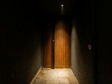 和牛を味わう。モダン空間で過ごす上質ディナー