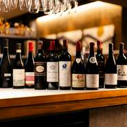 伝統を受け継ぎながら革新を纏ったすき焼き。和牛と芳醇なワインが織りなす極上の時間を、五感のすべてで深く味わい、心ゆくまでご堪能ください。