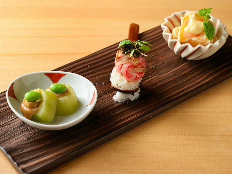 伝統×新感覚のすき焼きと季節の皿を五感で楽しめる『六コース』 