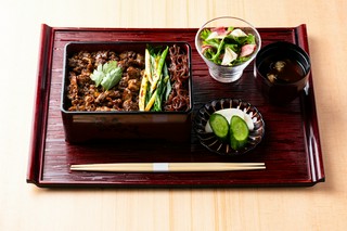 A5ランク鹿児島牛を使用したランチは、お好みで選べる全5品