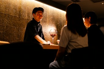 調理のライブ感を満喫できるカウンター席の予約がオススメ！