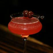 5種類以上のフレッシュフルーツカクテルをご用意。お客様のご要望に応じて特別な1杯をお作りいたします。