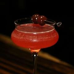 旬のフルーツカクテルも充実！