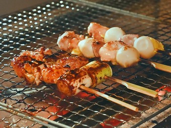 焼き上がる音に心が躍り、香ばしい香りに食欲をそそる『焼鳥』