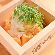 鰹節から引いただしと卵でつくります。温かいうちはもちろん冷めてもだしの風味が残り、お酒のお供にもぴったりです。『ネギおろし』に加え、『明太マヨ』も用意されており、味の変化を楽しめます。