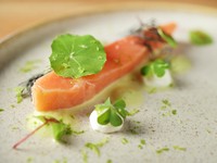 伝統的な地元食材の新たなおいしさを発見!『マスのミキュイ』