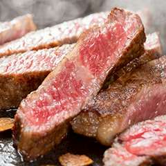 ジューシーな肉の旨みを存分に。『黒毛和牛のステーキ』