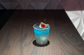 爽やかな青の一杯『ソルティーライチ』